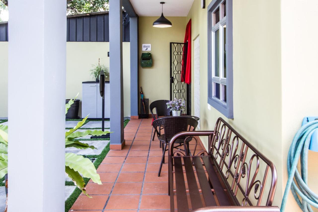 Explore 5Br Gardenhouse Retreats バターワース エクステリア 写真