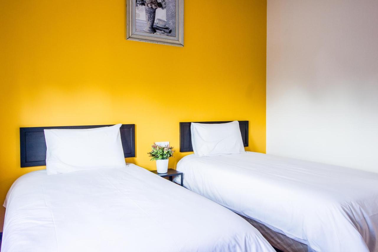 Explore 5Br Gardenhouse Retreats バターワース エクステリア 写真