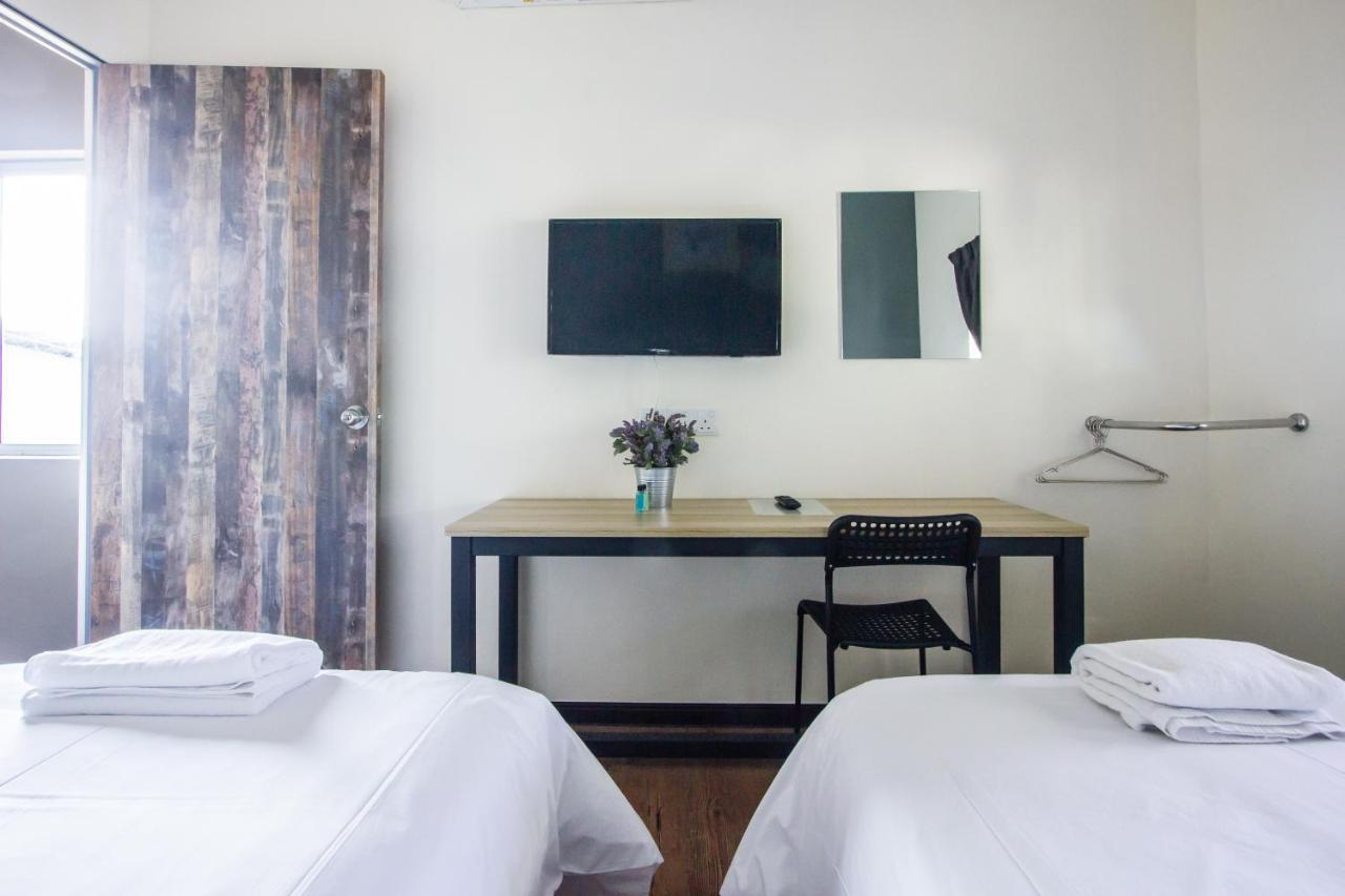 Explore 5Br Gardenhouse Retreats バターワース エクステリア 写真