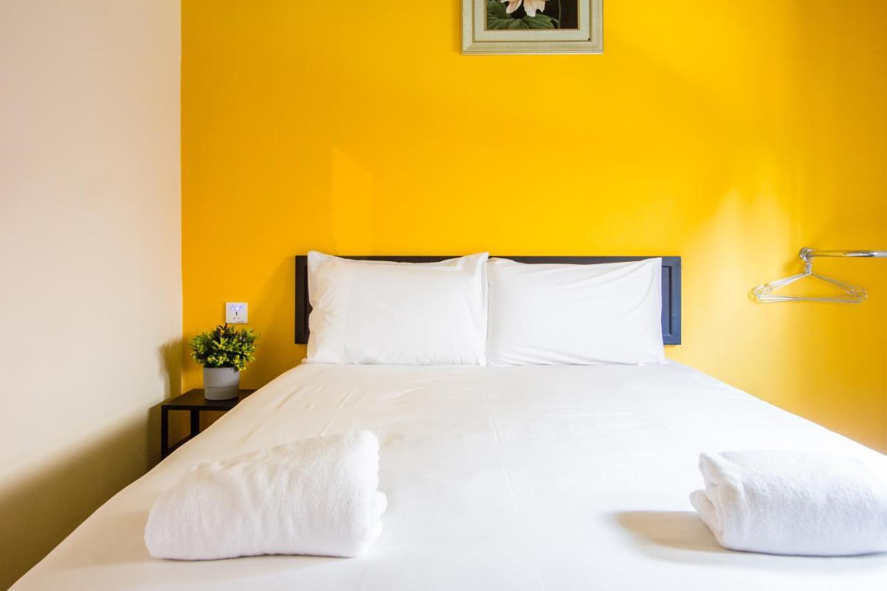 Explore 5Br Gardenhouse Retreats バターワース エクステリア 写真