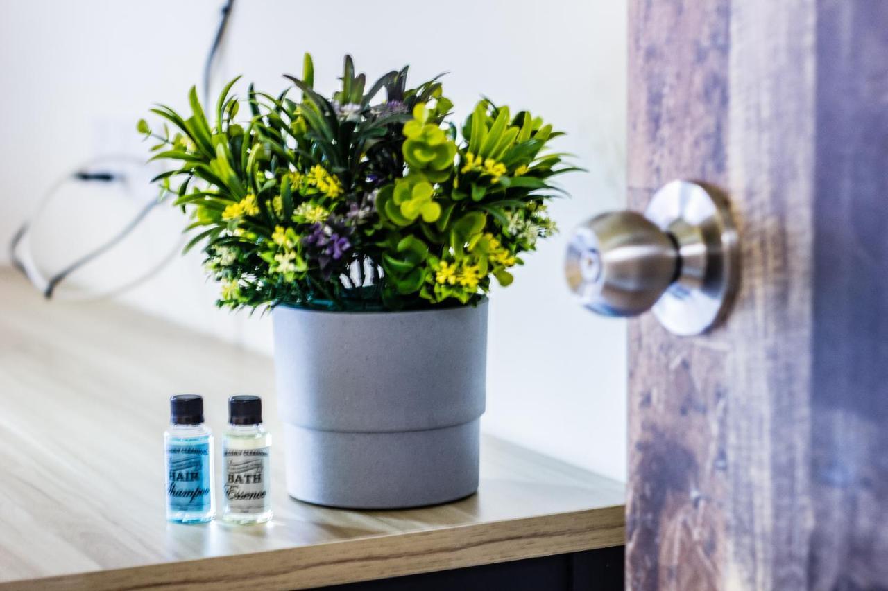 Explore 5Br Gardenhouse Retreats バターワース エクステリア 写真